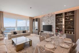 Stylish penthouse in Dubai Marina with infinity pool